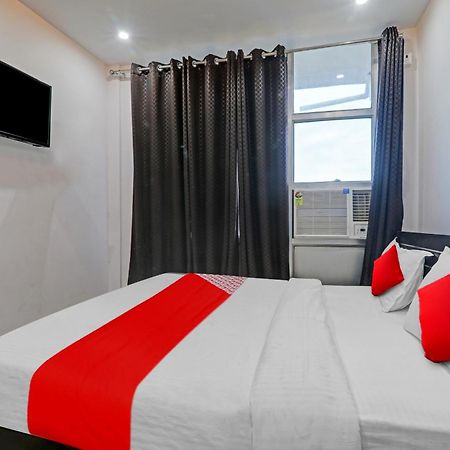 Oyo Flagship 81064 Chaudhary In Hotel Gorakhpur Kültér fotó