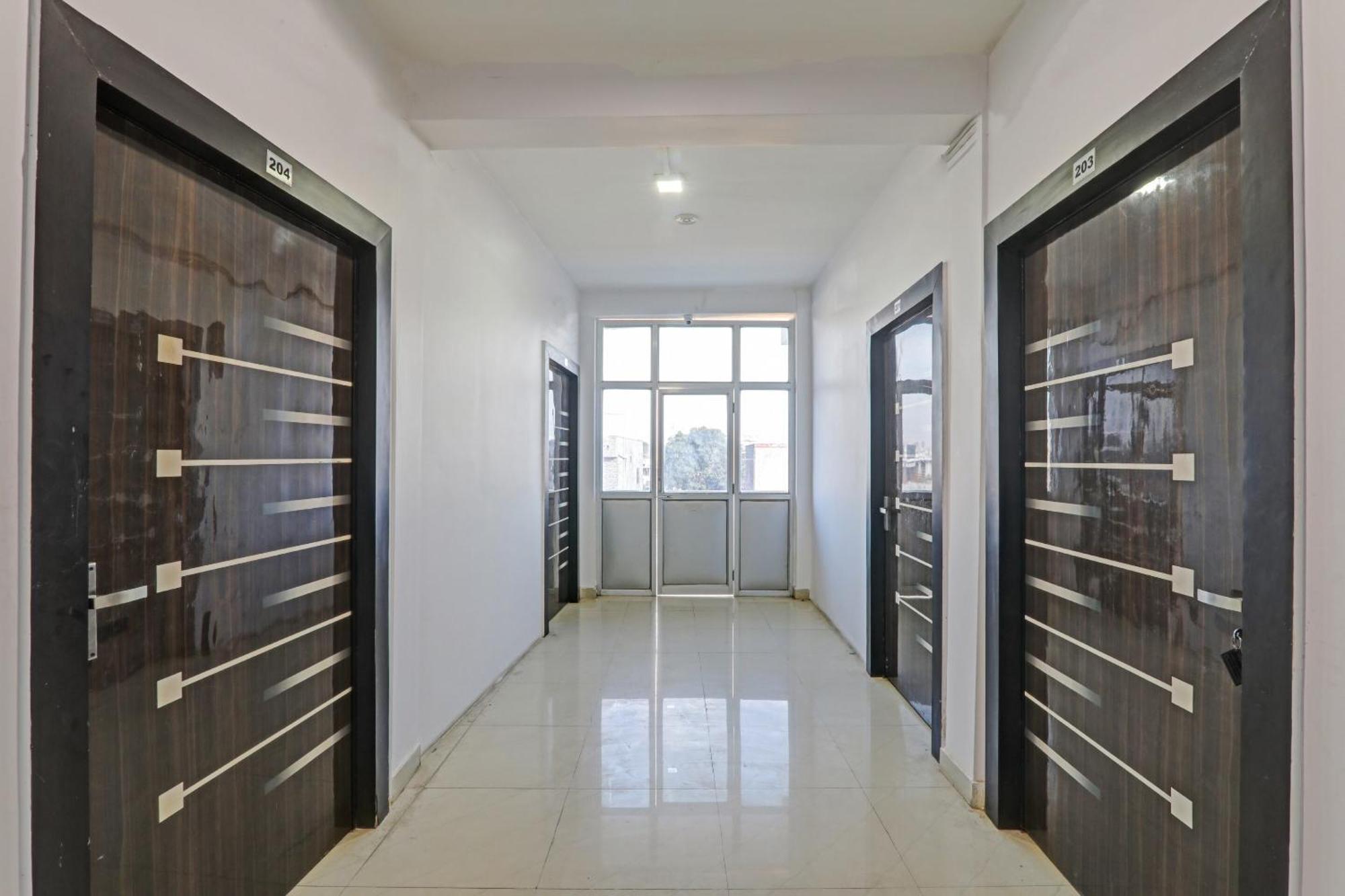 Oyo Flagship 81064 Chaudhary In Hotel Gorakhpur Kültér fotó